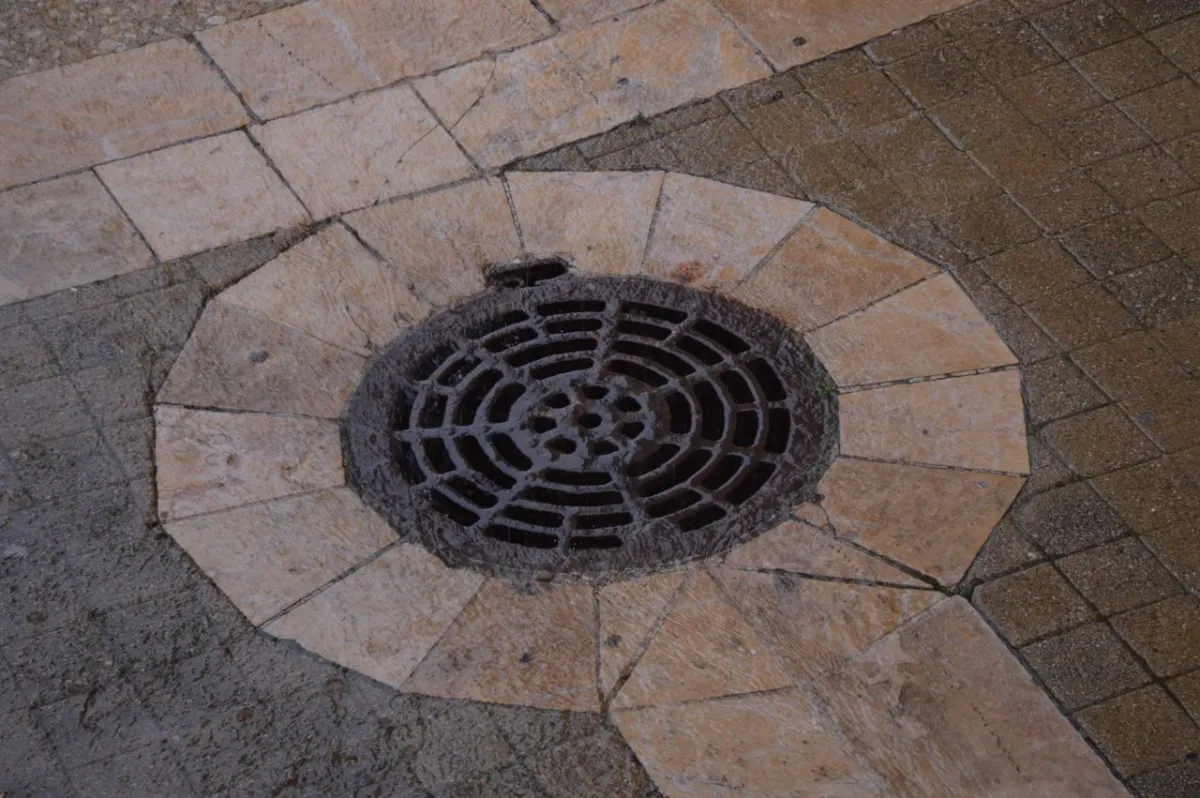 Afwatering en riolering: hoe werken ze samen?